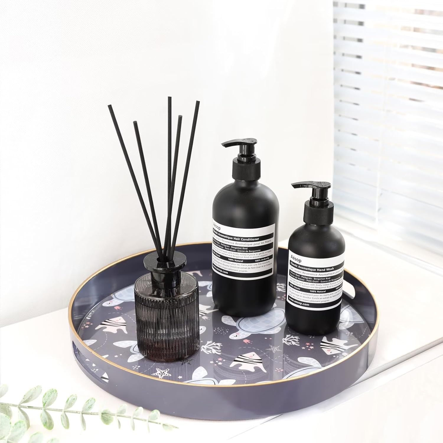 Spsyrine Decorative Serving Tray with Handles, Lacquered Coffee Table Tray for Ottoman, Round Waterproof Platters for Centerpieces, Parties, Living Room, Kitchen Counter Organization Turtle