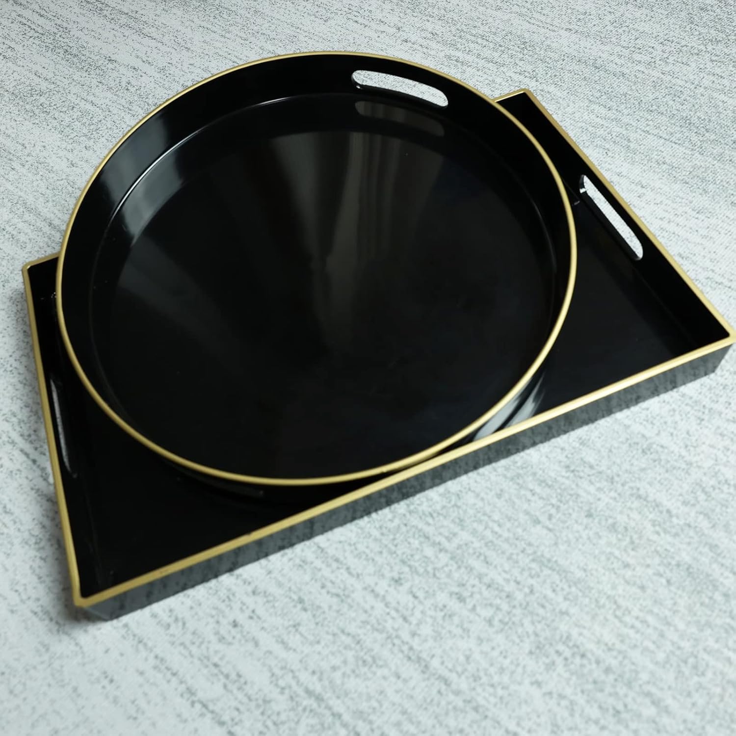 Spsyrine Round Black Decorative Tray, 13" Plastic Serving Table Tray with Handles for Breakfast, Round Modern Ottoman Tray for Coffee Table, Bathroom, Kitchen, Living Room