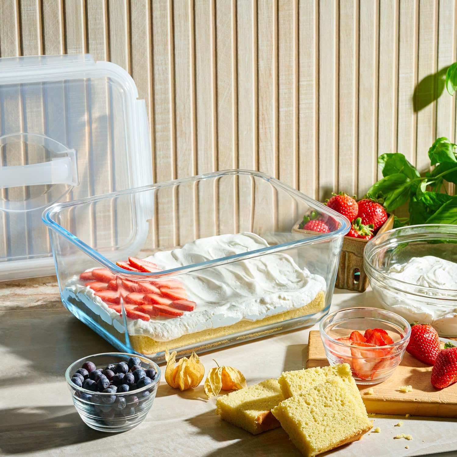 Extra Large Oven Safe Glass Food Storage Container with Airtight Locking Lid & Handle. 6500ml / 220oz / 28 Cup - Storing Lunch Food, Vegetables, Fruits, Baking Casserole, Roasting Turkey, BPA Free.